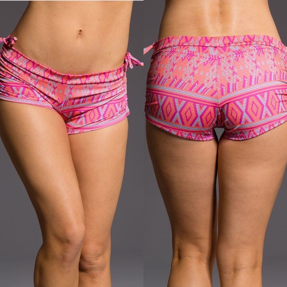 side string yoga shorts